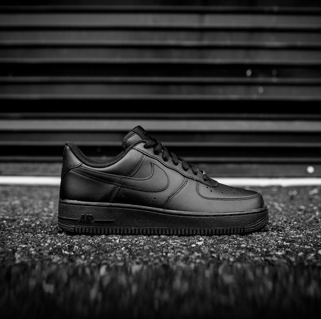 Air Force 1 - Full Black Sap Acces
