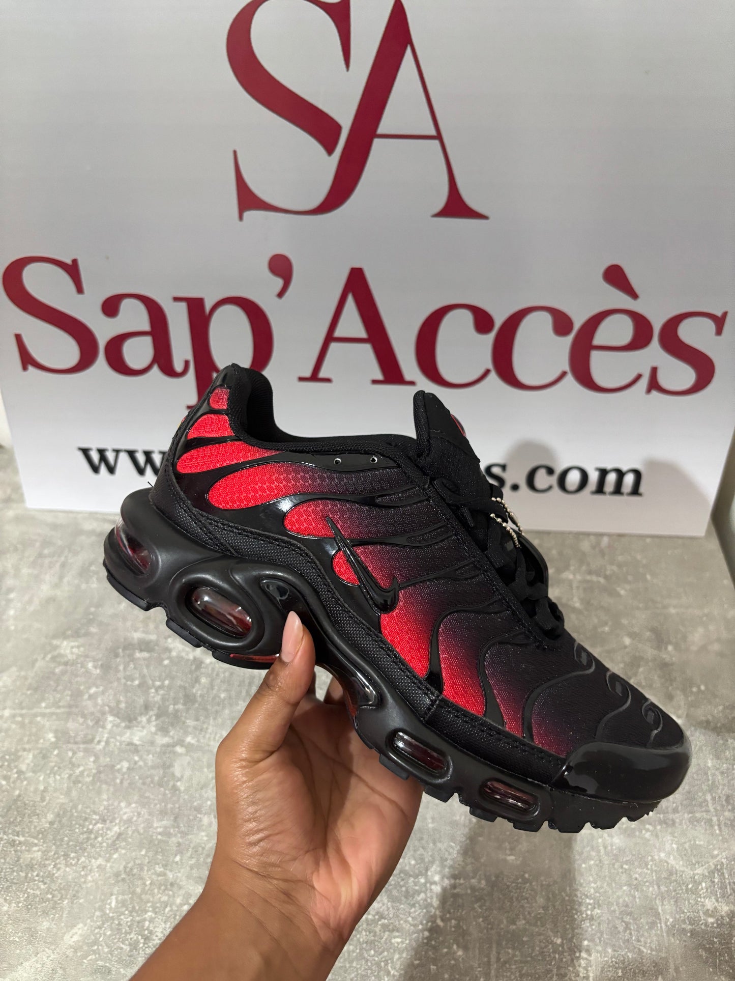 Tn - Black and Red Sap Acces