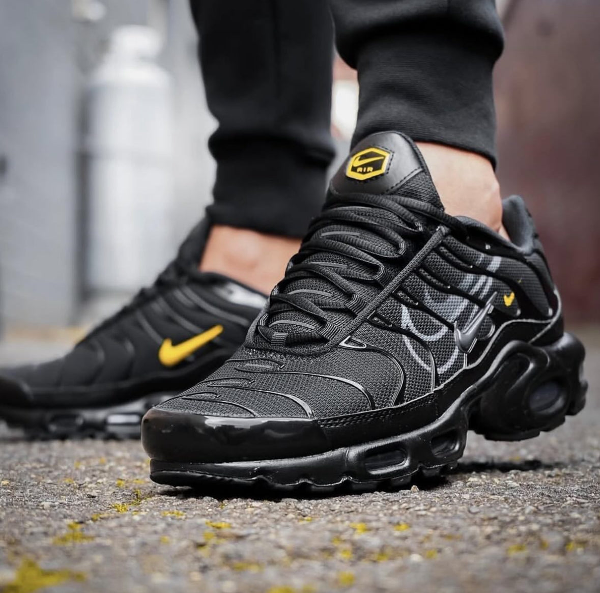 TN - Multi Swoosh Noir & Or ⚡ Sap Acces