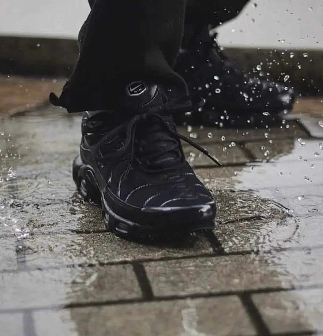 nike air tn triple black